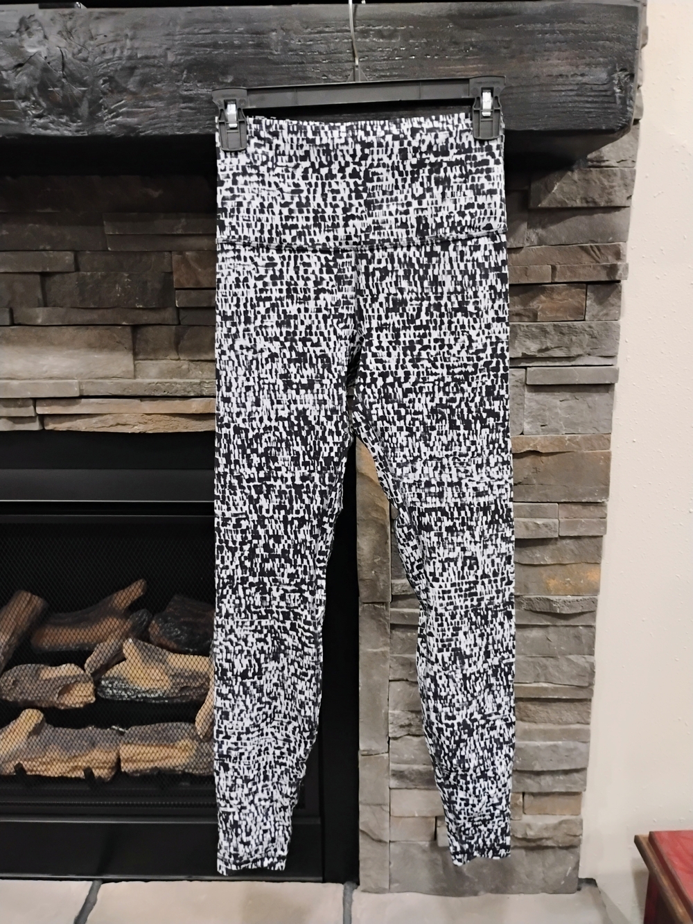 Lululemon Black And white Leggings Size 6